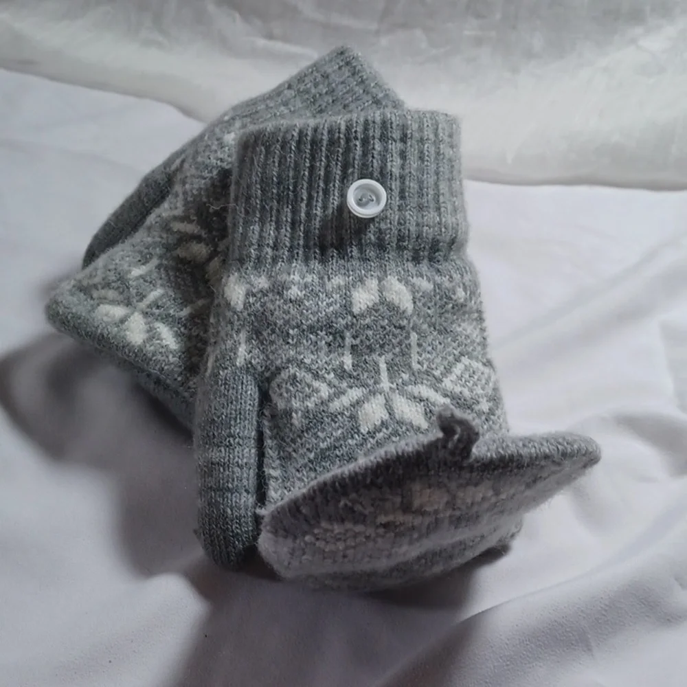 Sonoma Kids Gray Chistmas Winter Snowflake Fleece Lined Mittens